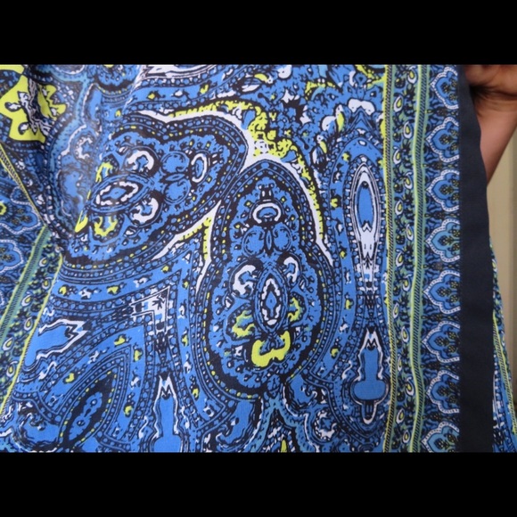 Multi color shawl - Picture 3 of 6